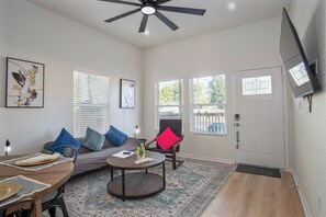 Apartment | 3 bedrooms - Pristine 3 BR 2BA Abode Close to Lovely Downtown (San Antonio)