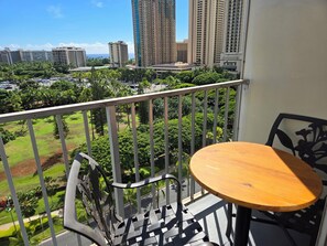 Outdoor dining - 11th Fl Inn on the Park Studio | Pool | AC | City & Park View (Honolulu)