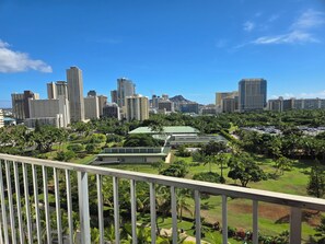 A cityscape with high-rise buildings and a park area with palm trees. - 11th Fl Inn on the Park Studio | Pool | AC | City & Park View (Honolulu)