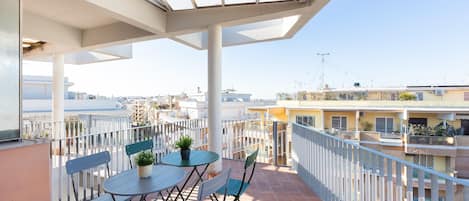 Apartment | Terrace/patio