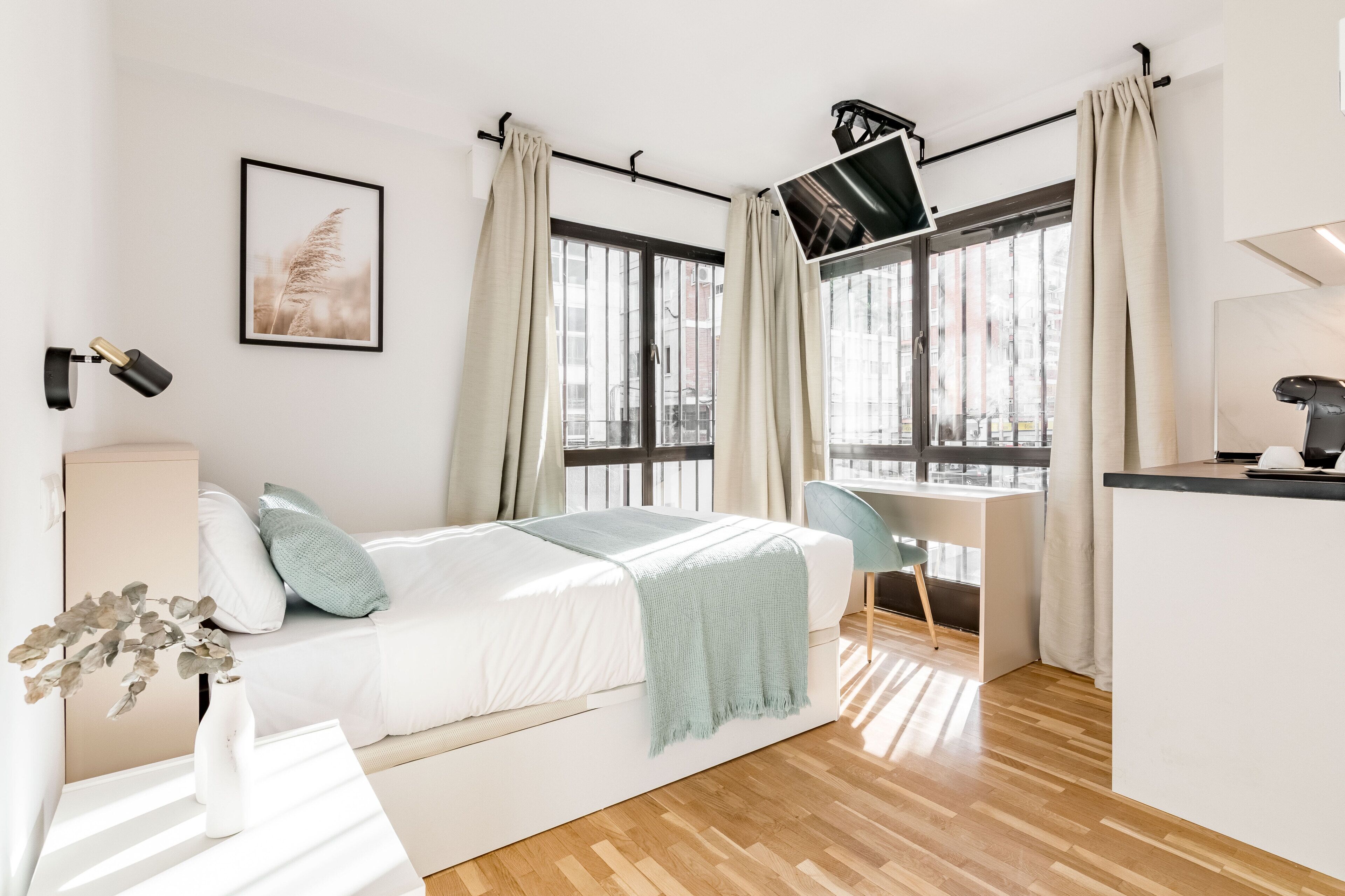 Quarto casal standard | Ferros/tábuas de passar roupa, Wi-Fi de cortesia