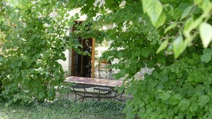 Property grounds - Gîte Les Rocailles – Saint-Martin-des-Combes (Dordogne) – 7 Guests – Pottery Classes Available (Saint-Martin-des-Combes)
