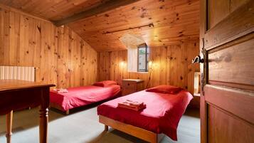 3 slaapkamers, een strijkplank/strijkijzer, wifi, beddengoed