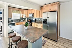 Fridge, microwave, oven, stovetop - Remodeled 2 Bedroom Canal Front Condo Sandpiper Cove Resort Unit 3105 in Destin, FL (Destin)