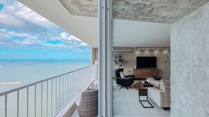 Outdoors for the views and the breeze. Indoors for the comfort and the convenience. Or both for all things.  - Baía Celeste: Oceanfront with amazing views (Fajardo)