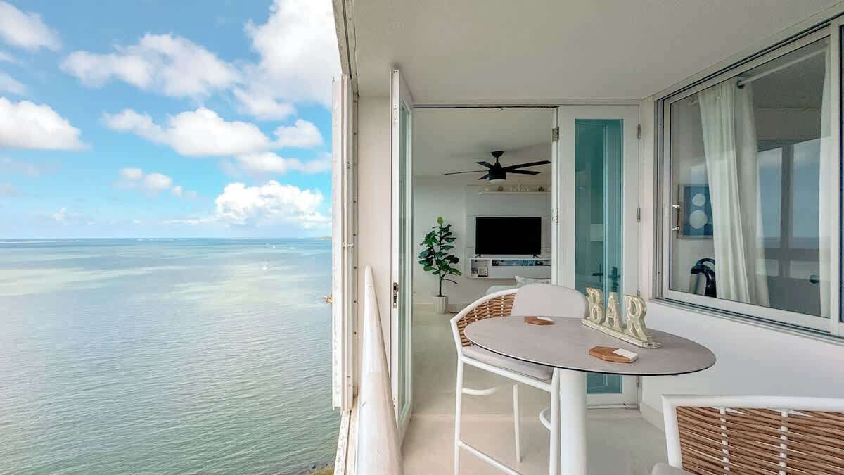 Enjoy your morning coffee while indulging into the amazing ocean views. 