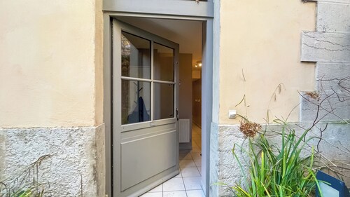 2 minutes from the Musée des Confluences Charming duplex apartment