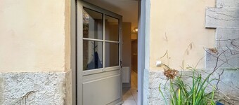 2 minutes from the Musée des Confluences Charming duplex apartment