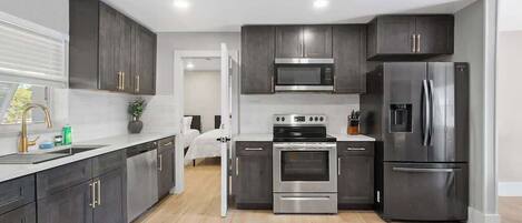 Fridge, oven, stovetop, dishwasher