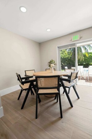 Dining - The Château Serenità (North Palm Beach)