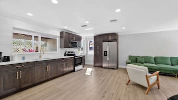 Fridge, oven, stovetop, dishwasher