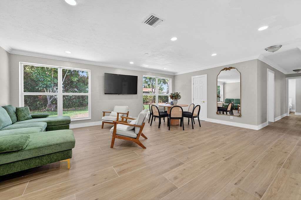 Televisión y oficina 