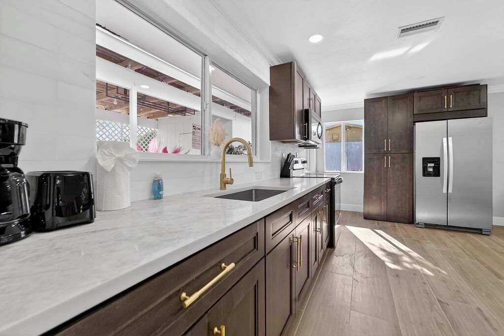 Fridge, oven, stovetop, dishwasher