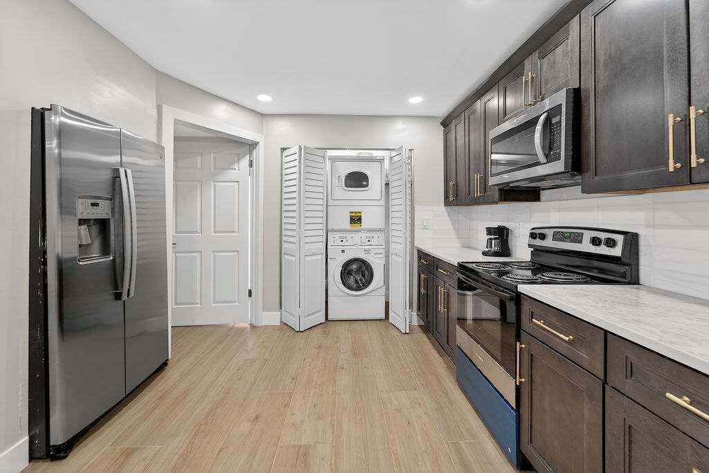 Fridge, oven, stovetop, dishwasher
