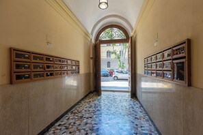 Exterior detail - Rental in Rome Cesare Apartment (Rome)