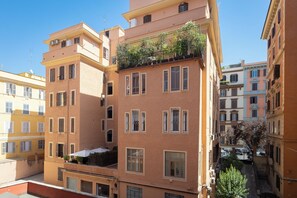 Front of property - Rental in Rome Cesare Apartment (Rome)