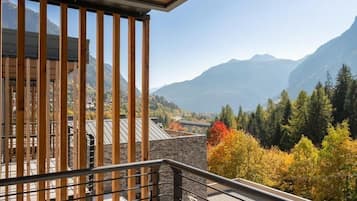 Deluxe maisonnette, uitzicht op bergen | Uitzicht vanuit de kamer