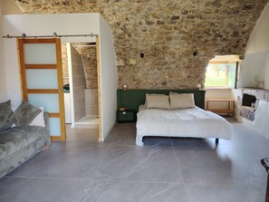 Fer et planche à repasser, draps fournis