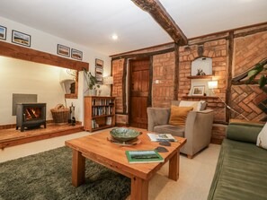 Living area - Magpie Cottage (Worcester)
