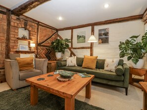 Living area - Magpie Cottage (Worcester)