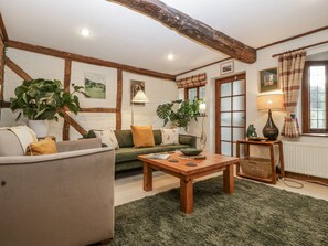 Living area - Magpie Cottage (Worcester)