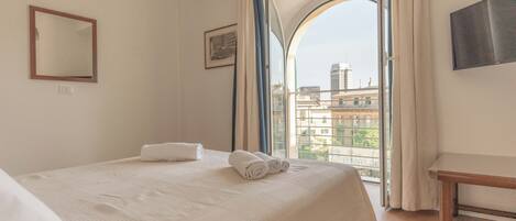 1 bedroom, desk, free WiFi, bed sheets