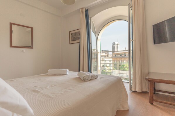 1 bedroom, desk, free WiFi, bed sheets