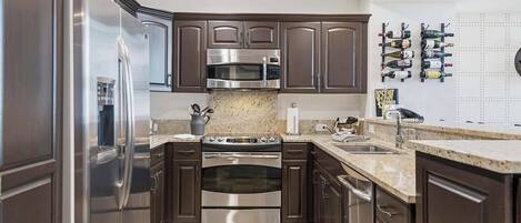 ثلاجة، ميكروويف، فرن، موقد طهي مسطح