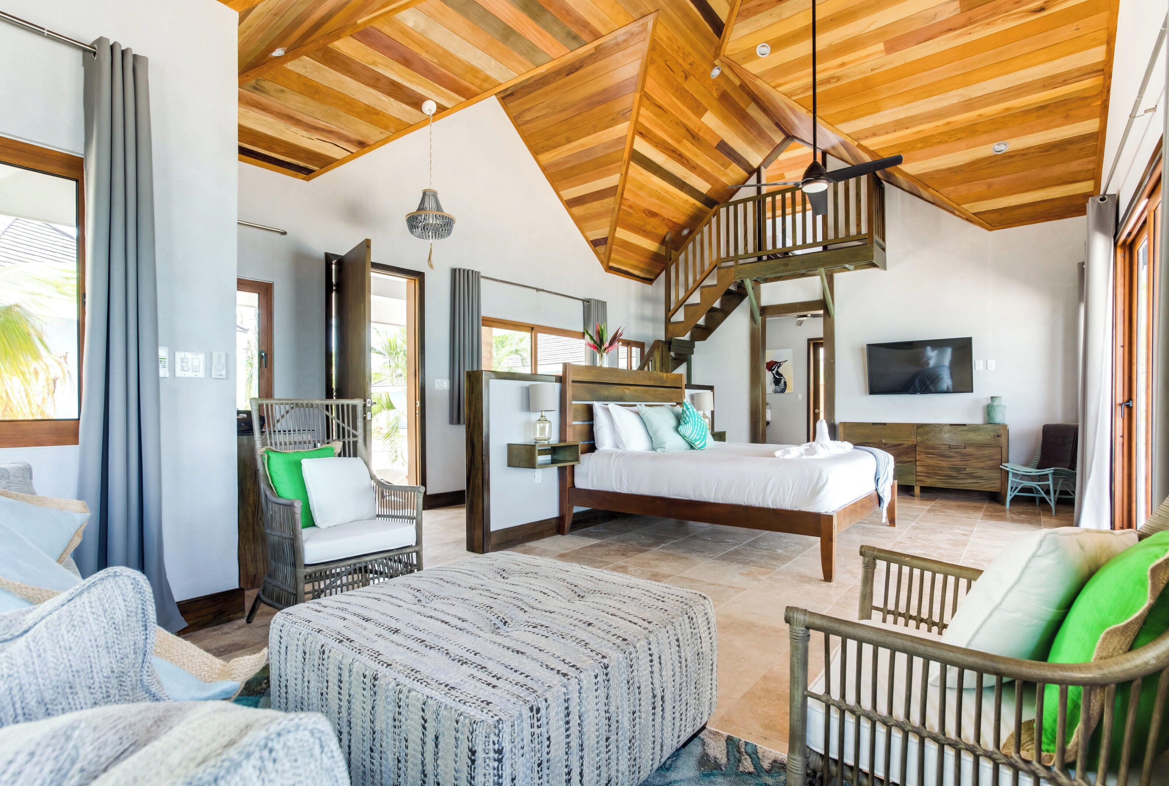 Phòng Deluxe | Két bảo mật tại phòng, trang trí khác biệt 