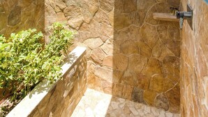 تجهيزات دش، مستلزمات مجانية للعناية الشخصية، مجففات شعر