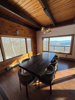 تناول الطعام