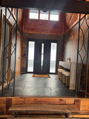 المنشأة من الداخل