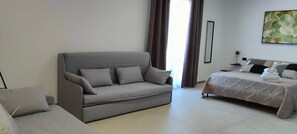 TV - Room '1' with Sea View, Wi-Fi and Air Conditioning (Balestrate)