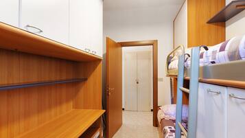 熨斗/熨衫板、Wi-Fi、床單