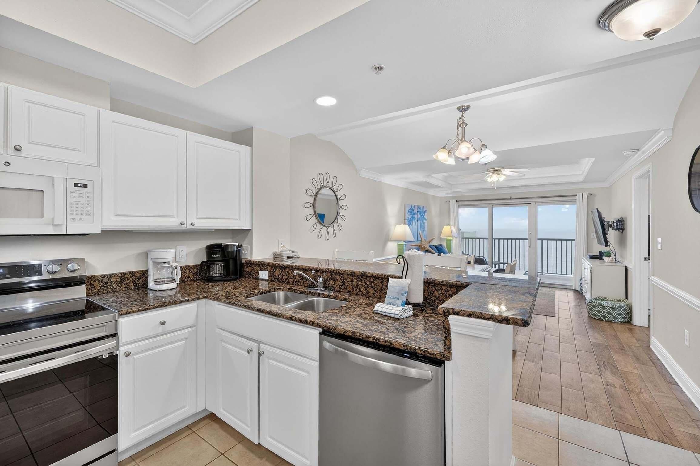 Condo, Multiple Beds (Crystal Tower 906) | Private kitchen | Oven