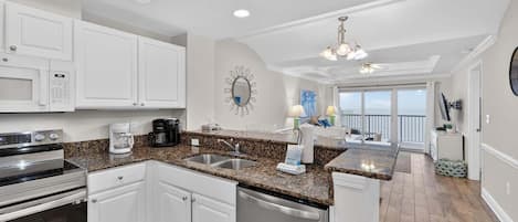 Condo, Multiple Beds (Crystal Tower 906) | Private kitchen