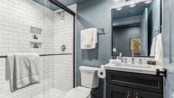 Studio Klasik, 1 Tempat Tidur Queen, Bebas Asap Rokok, dapur kecil | Kamar mandi | Shower, perlengkapan mandi gratis, pengering rambut, dan handuk