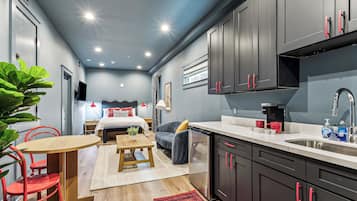 Classic Studio, 1 Queen Bed, Non Smoking, Kitchenette | Individually decorated, individually furnished, laptop workspace