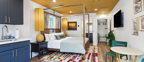 Signature Studio, 1 King Bed, Non Smoking, Kitchenette | Living area | 40-inch Smart TV with digital channels