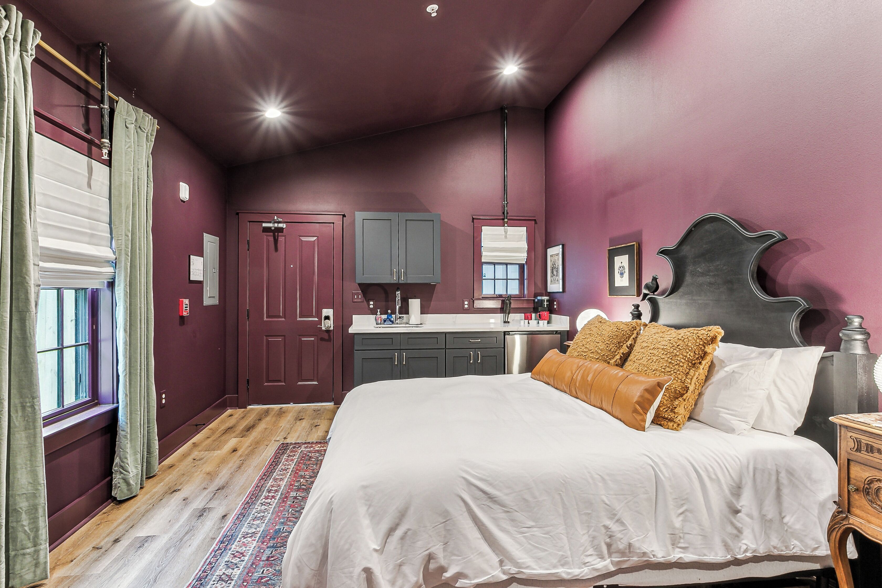 Comfort Studio, 1 Queen Bed, Non Smoking, Kitchenette | Living area