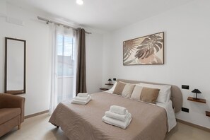 WiFi, bed sheets - Room '2' with Balcony, Wi-Fi and Air Conditioning (Balestrate)