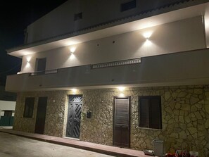 Exterior detail - Room '2' with Balcony, Wi-Fi and Air Conditioning (Balestrate)