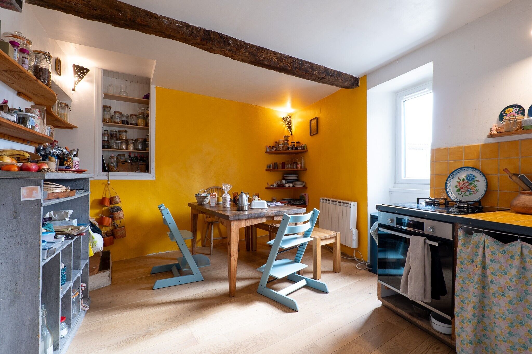 Geladeira, cafeteira/chaleira, chaleira elétrica, torradeira