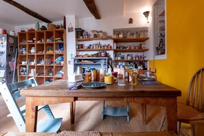 Dining - Guest Room “Chambre Au Calme” with Mountain View, Shared Terrace, and Wi-Fi (Reillanne)