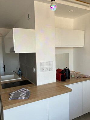 Fridge, microwave, stovetop, coffee/tea maker - Naturiste Cap d'Agde Port Soleil 606 (Agde)