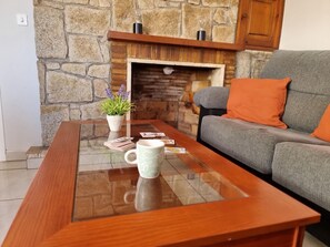 Interior - Spacious house 400m from the beach with private terrace and BBQ (L'Escala)