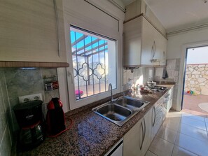 Refrigerador, microondas, horno y lavavajillas