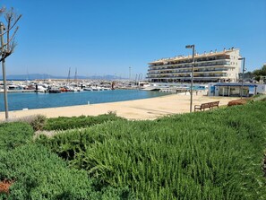 Marina - Apartment with terrace 200m from Riells beach (L'Escala)