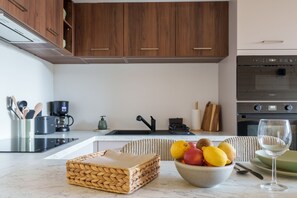Kühlschrank, Mikrowelle, Ofen, Geschirrspüler