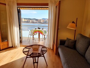 TV - Comfortable apartment 50m from the beach (L'Escala)